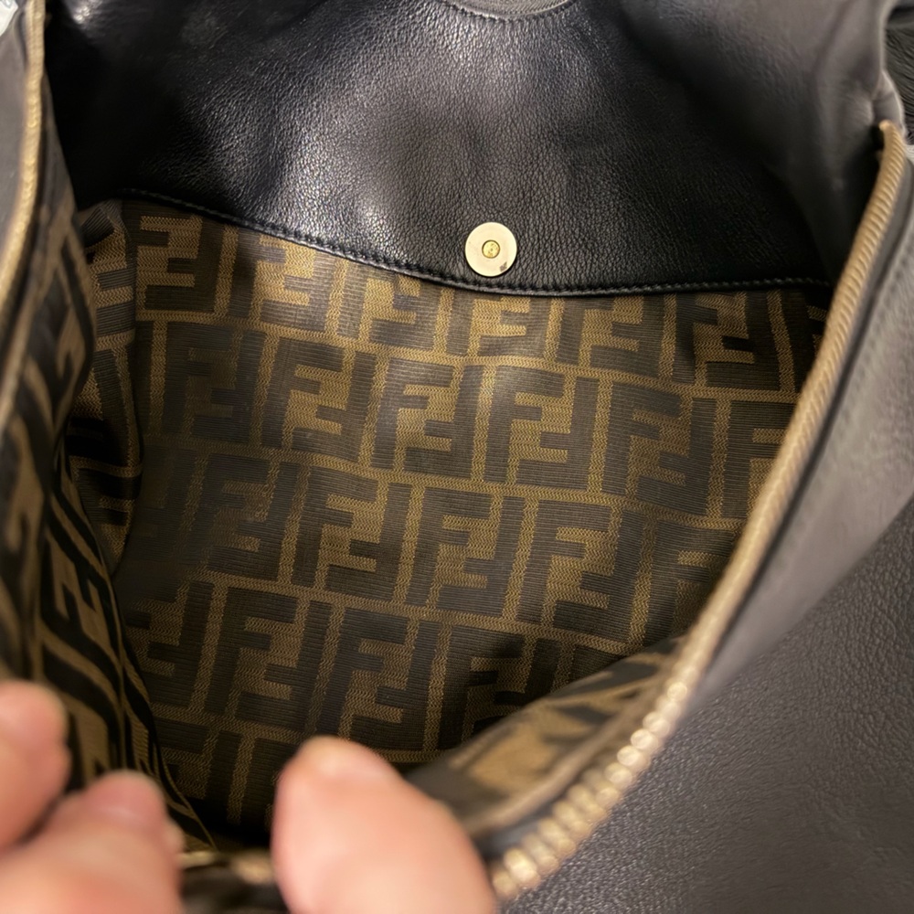 Fendi Style -High Quality Black Pebbled Leather Hobo Bag - Picture 5 of 5